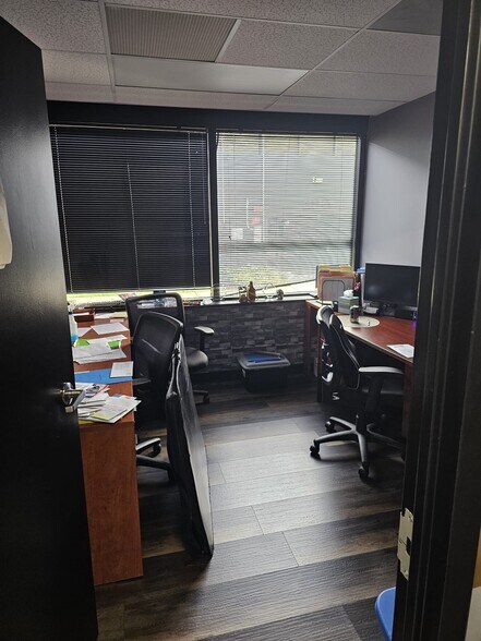 More Photos Of 200 Craig Rd, Manalapan Township Office For Lease