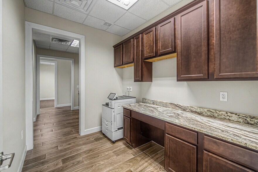 More Photos Of 633 E Fernhurst Dr, Katy Medical For Sale