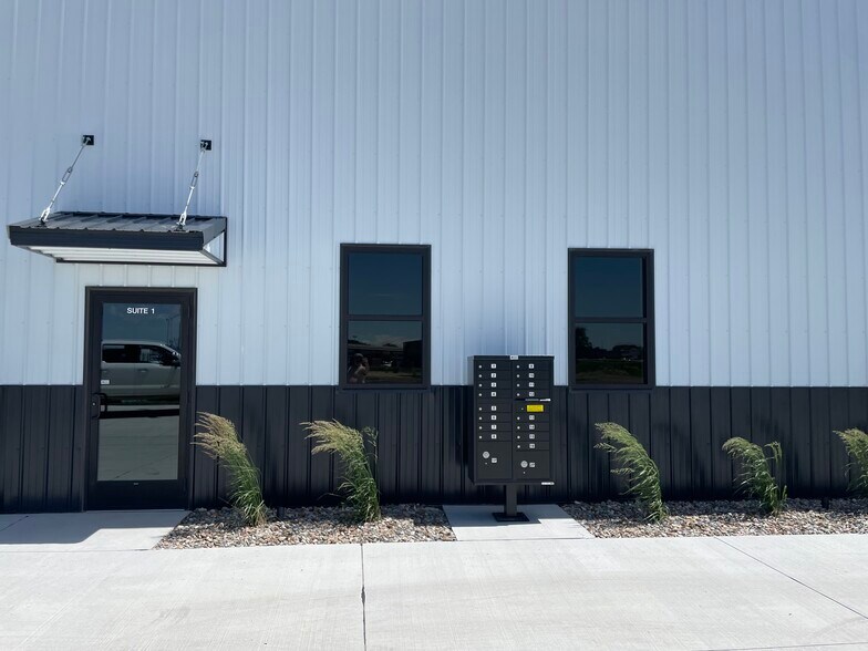 More Photos Of 900 W 25th St, South Sioux City Warehouse For Lease