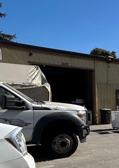 More Photos Of 1680-1688 Pomona Ave, San Jose Manufacturing For Sale