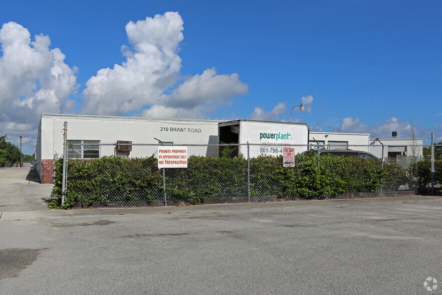 More Photos Of 210 Brant Rd, Lake Park Warehouse For Lease