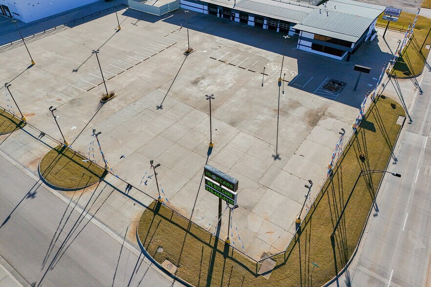 More Photos Of 11209 W Kellogg, Wichita Auto Dealership For Sale