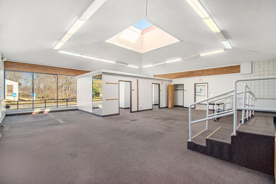 More Photos Of 18340 Middlebelt Rd, Livonia Office For Sale
