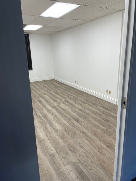 More Photos Of 315 Arden Ave, Glendale Office For Sale