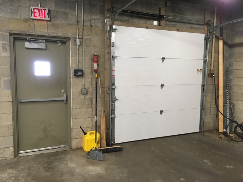 More Photos Of 6647 Old Thompson Rd, Syracuse Warehouse For Lease