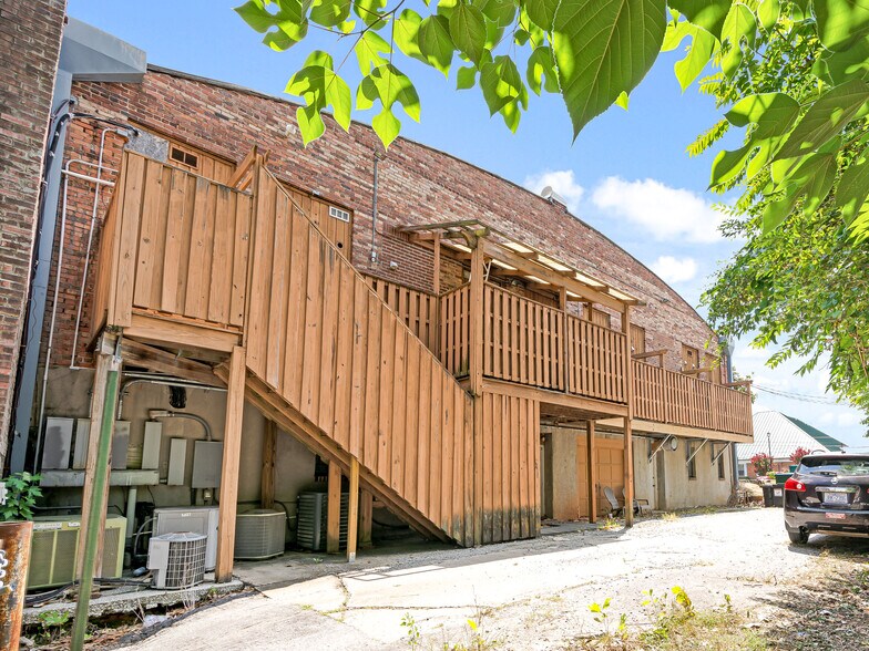 More Photos Of 125 S Main St, Hendersonville Storefront For Sale