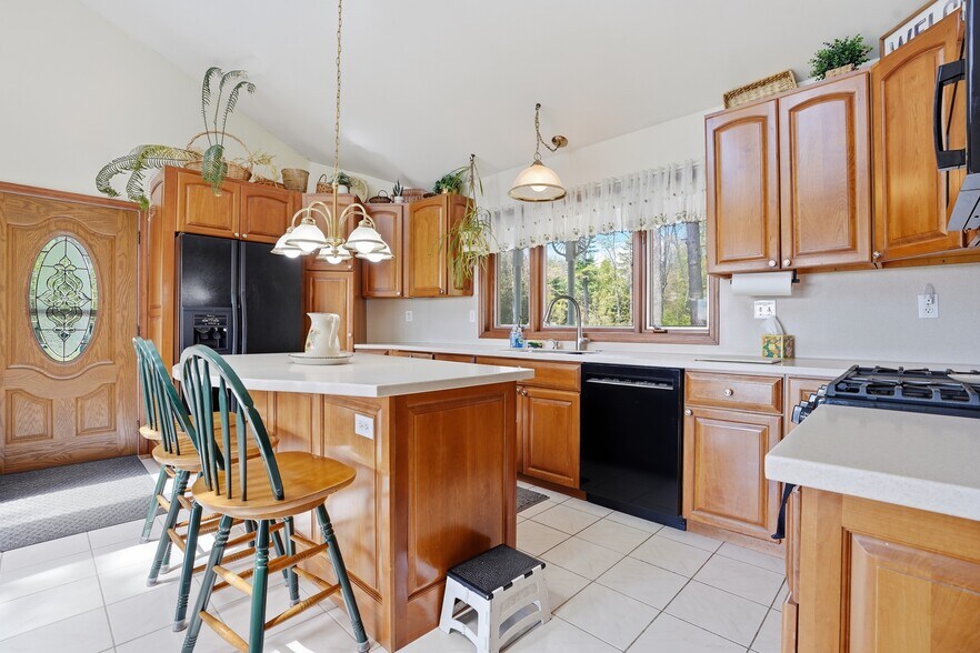 More Photos Of 120 Milford Hill Ln, Milford Flex For Sale