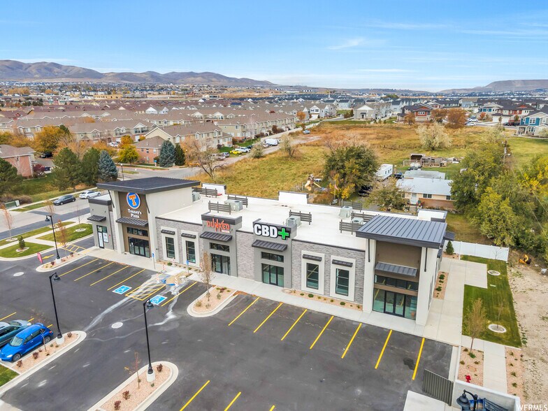 More Photos Of 1453 N Summer Village Rd, Saratoga Springs General Retail For Lease