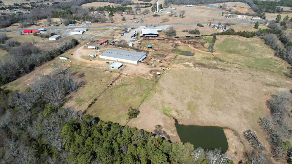 More Photos Of 99 Stacks Dr, Damascus Horse Stables For Sale