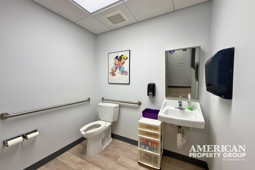 More Photos Of 3627 Webber St, Sarasota Storefront Retail Office For Sale