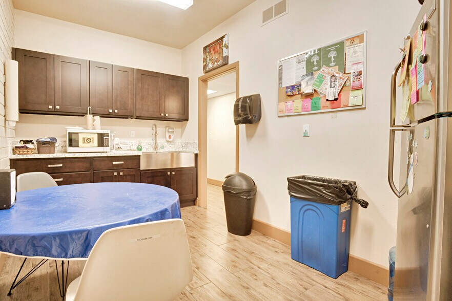 More Photos Of 439 N Maclay Ave, San Fernando Office For Sale