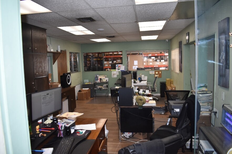 More Photos Of 2425-2429 E Olympic Blvd, Los Angeles Manufacturing For Lease