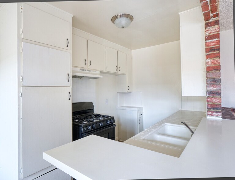 More Photos Of 8530 Sunland Blvd, Sun Valley Apartments For Sale