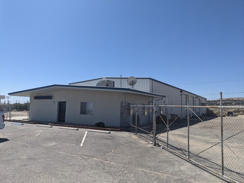 More Photos Of 1537 Kern St, Taft Warehouse For Lease