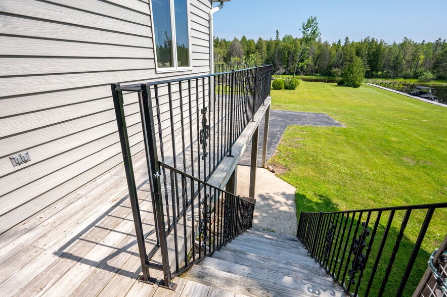 More Photos Of 4084 Main St, Fish Creek Freestanding For Sale