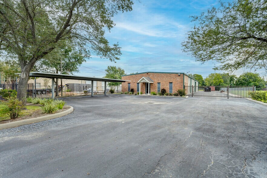 Primary Photo Of 11803 N Garden St, Houston Industrial For Lease