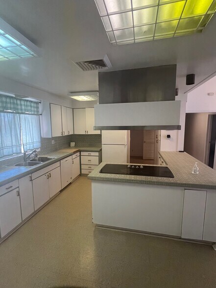 More Photos Of 1685 Cypress Dr, El Centro Healthcare For Lease