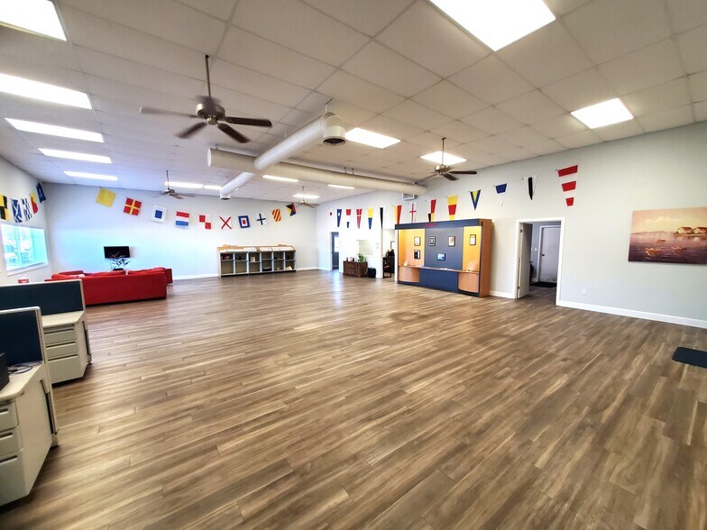 More Photos Of 1010 S Nova Rd, Ormond Beach Light Manufacturing For Sale