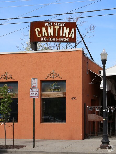 More Photos Of 491 Park St, Columbus Bar For Lease