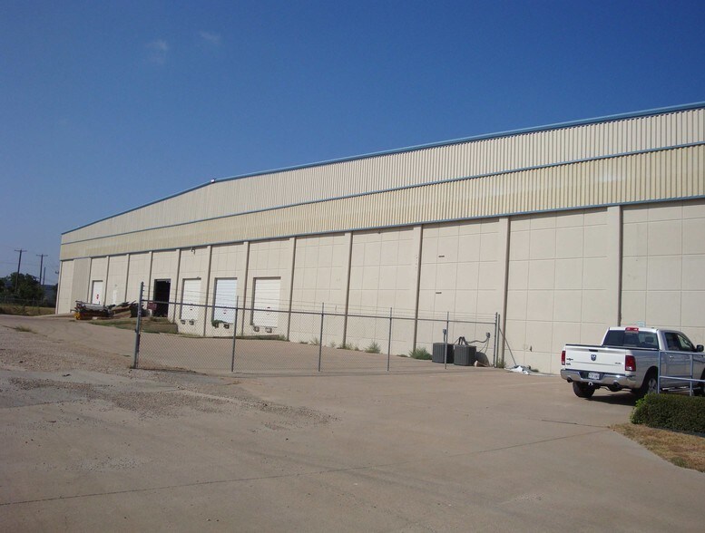 More Photos Of 7100-7108 Burns St, Richland Hills Warehouse For Lease