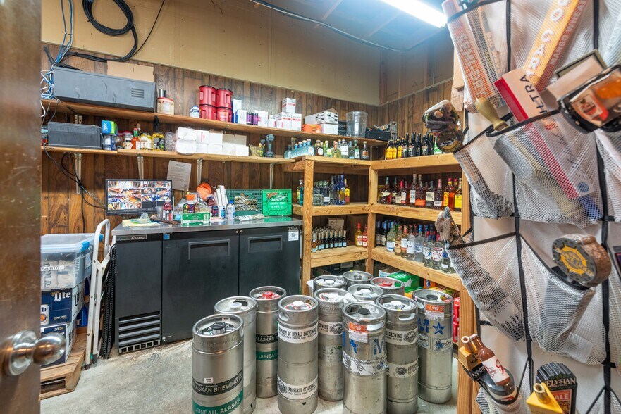 More Photos Of 314-316 Front St, Ketchikan Specialty For Sale