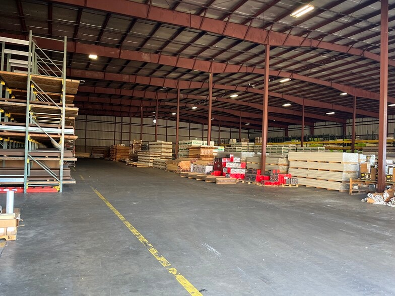 More Photos Of 181 Pringle St, Kingston Distribution For Lease