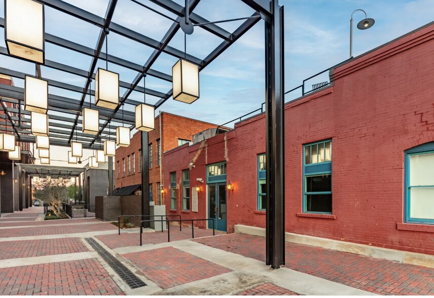 More Photos Of 701 W Magnolia Ave, Fort Worth Storefront Retail Residential For Lease