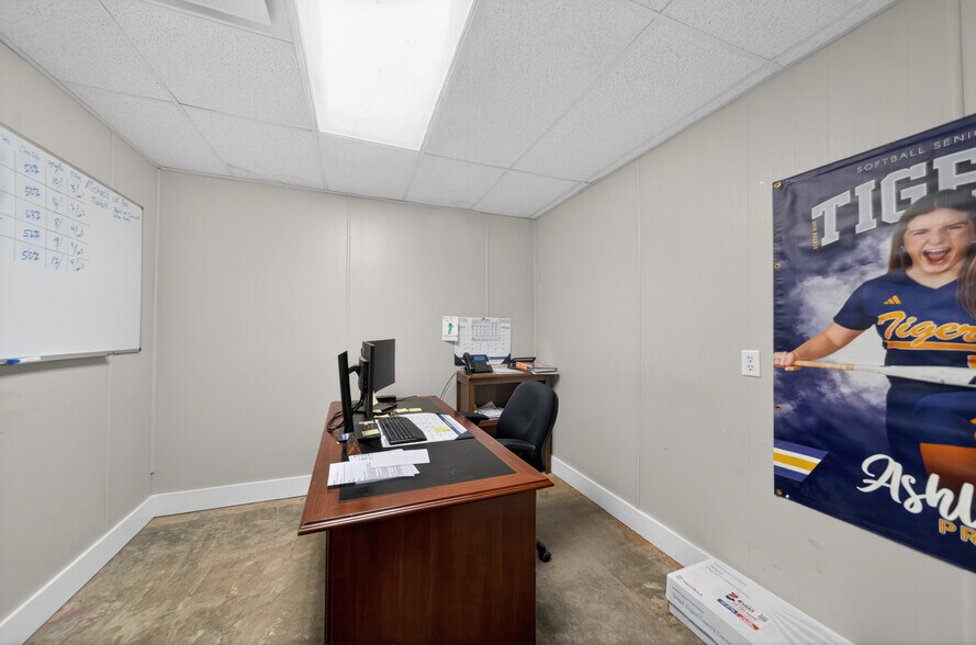 More Photos Of 3484 FM 2813, Flint Warehouse For Sale