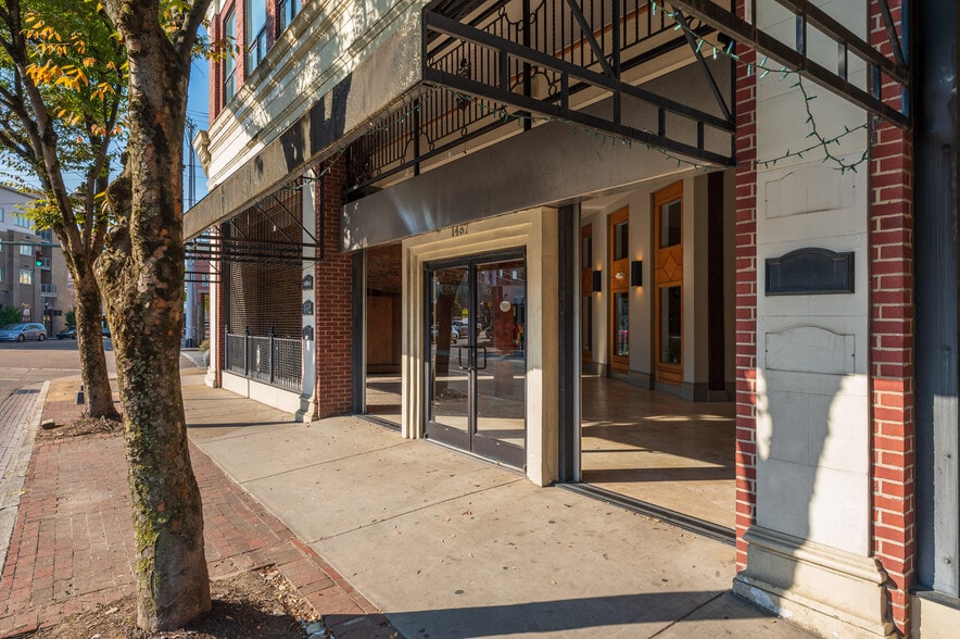 More Photos Of 1463 Market St, Chattanooga Storefront Retail Office For Lease