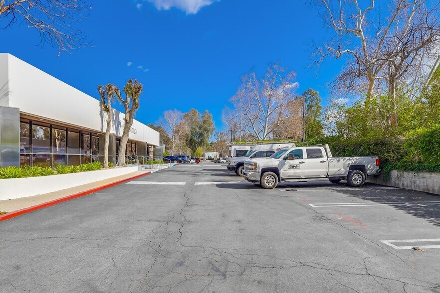 More Photos Of 5947-5951 Variel Ave, Woodland Hills Office For Sale