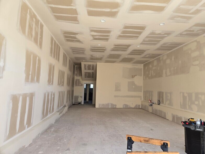 More Photos Of 1100 Valencia St, San Francisco Storefront Retail Residential For Lease