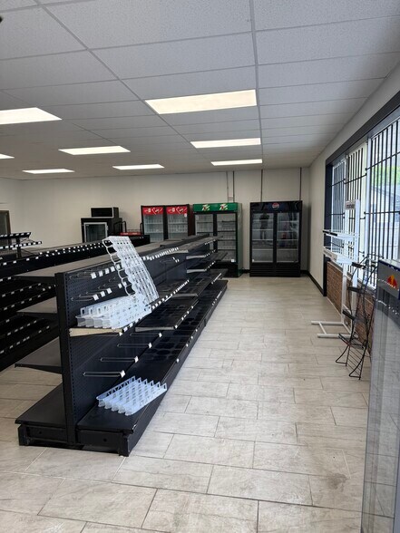 More Photos Of 1929 Clay St, Kissimmee Convenience Store For Lease