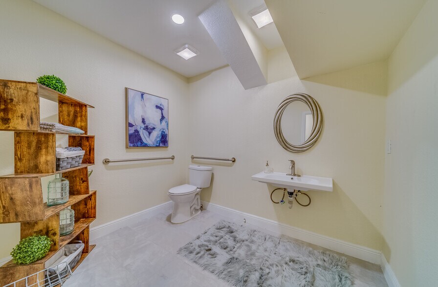 More Photos Of 1275 Cleveland St, Clearwater Medical For Lease