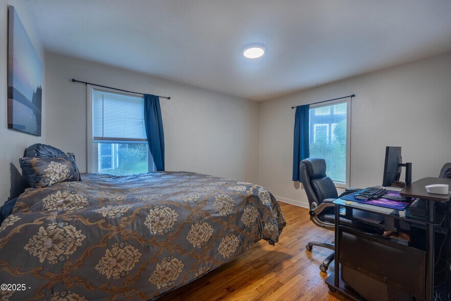 More Photos Of 4925 NW Woody Way, Newport Specialty For Sale