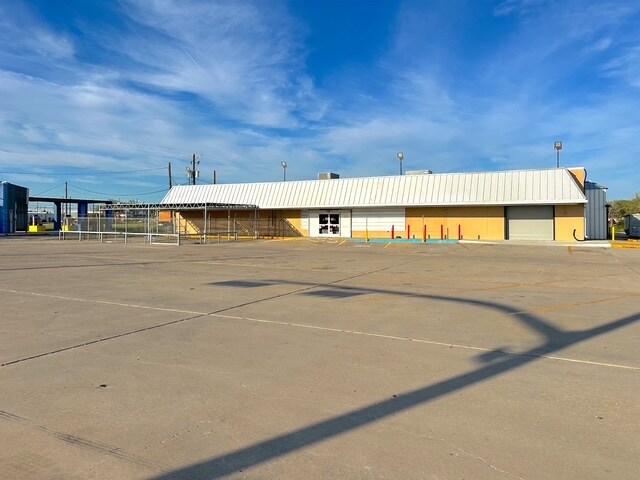 More Photos Of 616 US Highway 181, Taft Freestanding For Sale