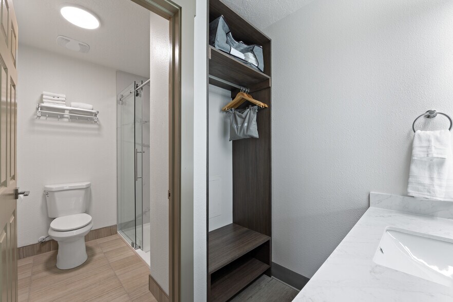 More Photos Of 245 N Red Cliffs Dr, St George Hotel For Sale