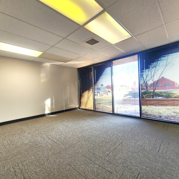 More Photos Of 2033 Heritage Park Dr, Oklahoma City Office For Lease