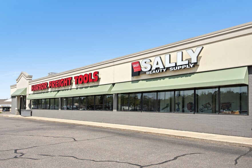 More Photos Of 1029-1101 E Grand Ave, Rothschild Department Store For Lease