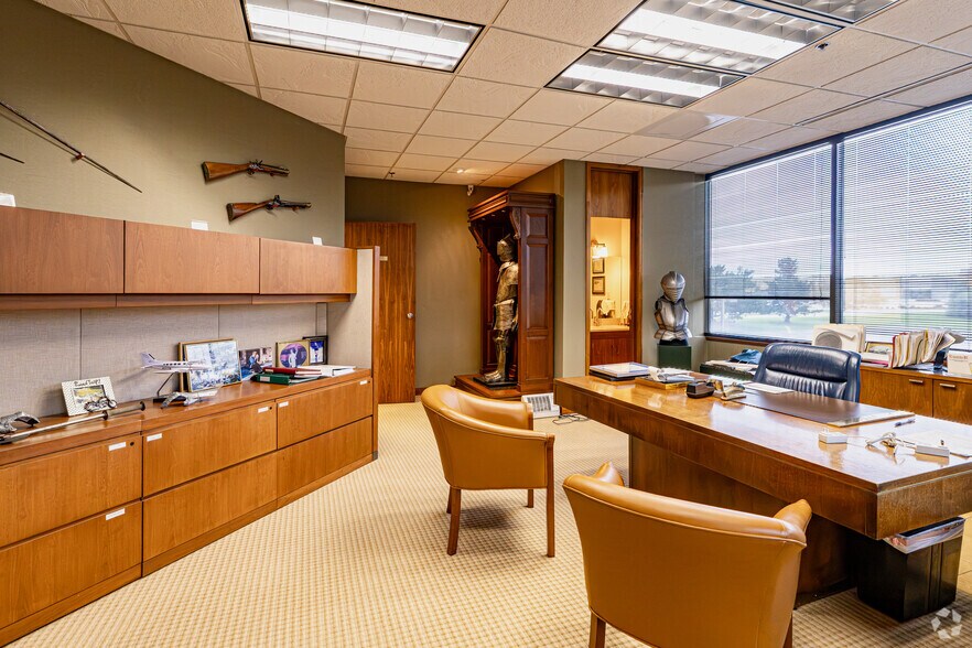 More Photos Of 250 S Executive Dr, Brookfield Office For Lease