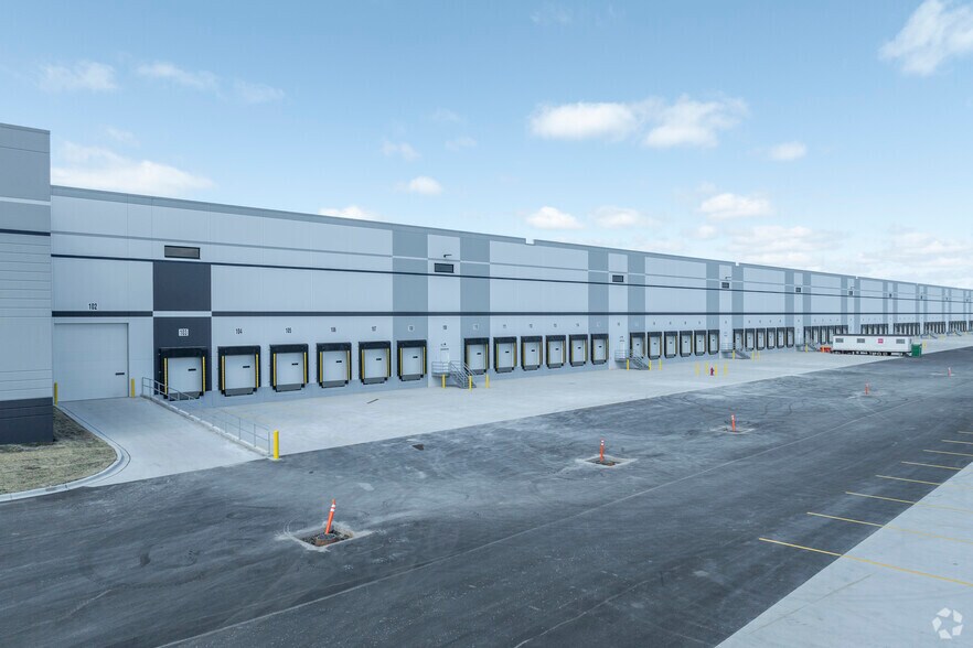 More Photos Of 5301 W Roosevelt Rd, Cicero Distribution For Lease