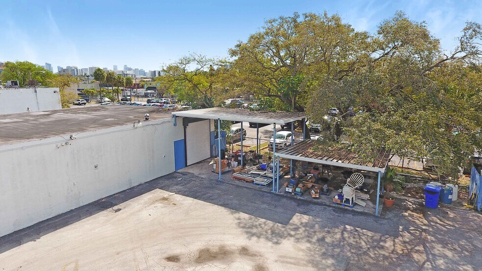 More Photos Of 2044 NW 22nd St, Miami Warehouse For Lease