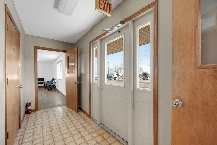 More Photos Of 804 Winchester Dr, Sedalia Medical For Sale
