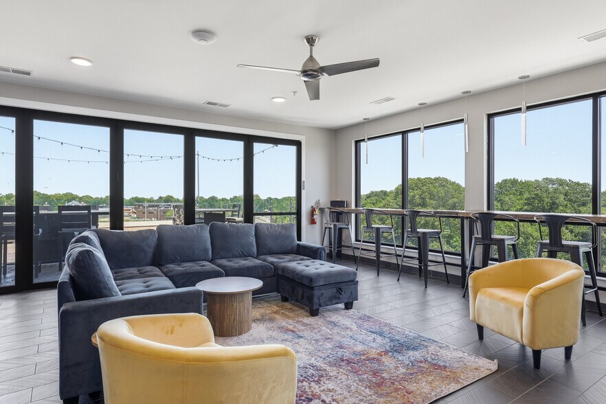 More Photos Of 1010 Enclave Blvd, Edwardsville Apartments For Sale