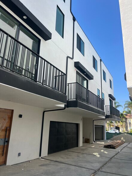 More Photos Of 13694 Erwin St, Van Nuys Apartments For Lease