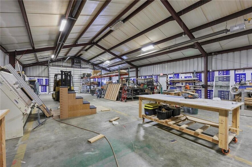 More Photos Of 305 S Joplin St, Pittsburg Warehouse For Sale