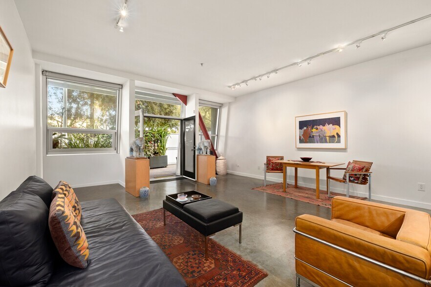 More Photos Of 615 Hampton Dr, Venice Apartments For Sale