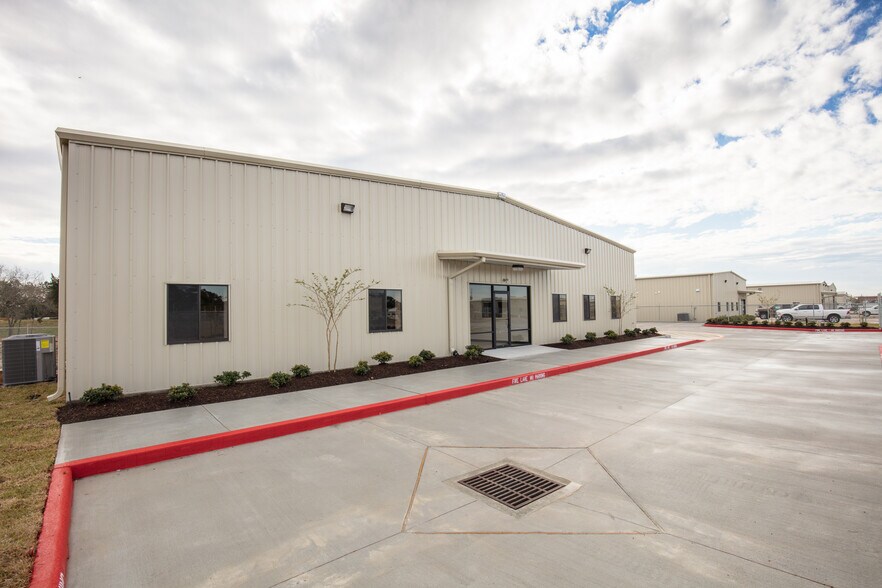 More Photos Of 3642 Bacor Rd, Houston Warehouse For Lease