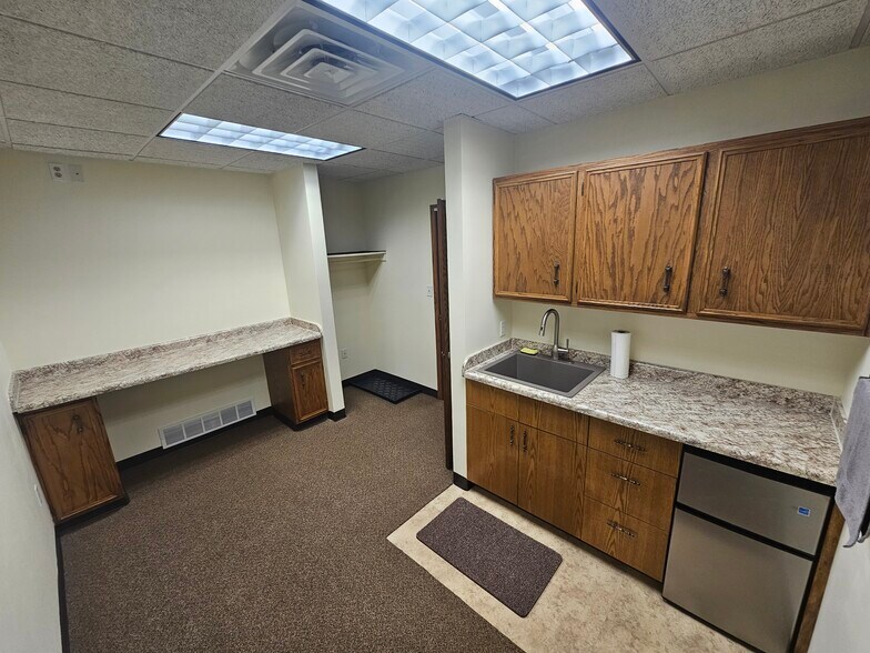 More Photos Of 700-706 Jackson St, Sioux City Office For Sale