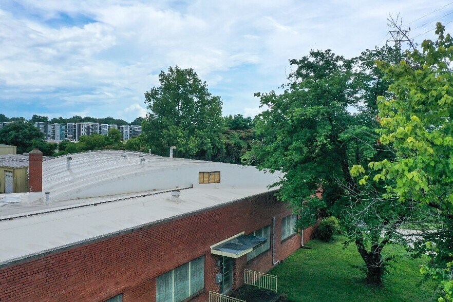 More Photos Of 2414 N Brevard St, Charlotte Warehouse For Lease