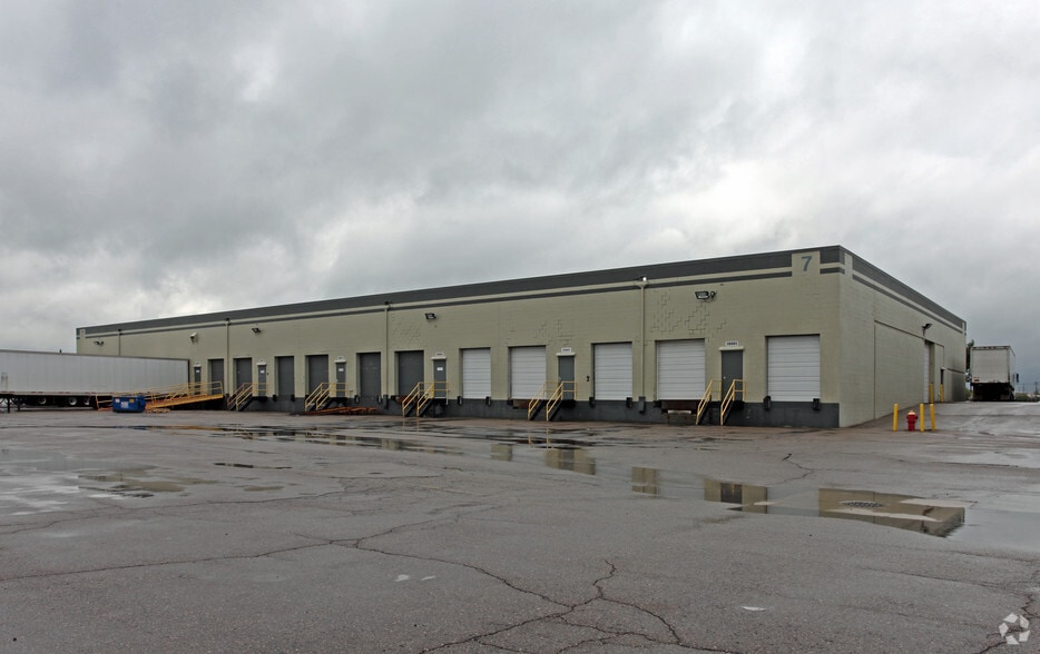 More Photos Of 29031-29045 Airport Dr, Romulus Unknown For Lease